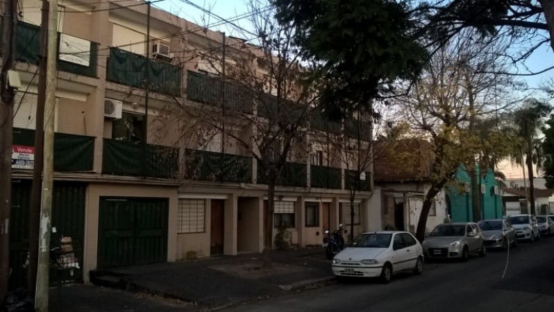 Castelar Norte 2 ambientes con pequeño patio