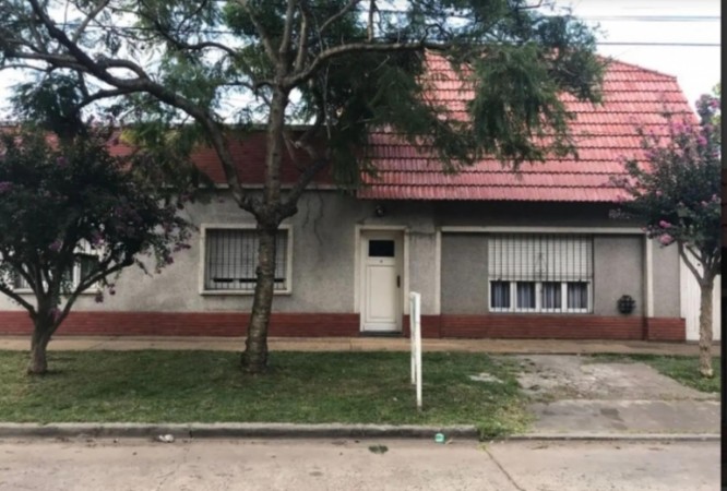 Atencion Inversores Casa con local Ideal renta !
