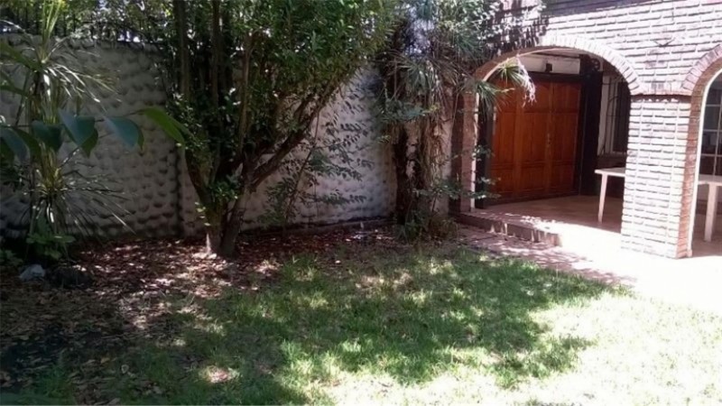 Chalet dos plantas céntrico - zona residencial- Apto todo destino ...