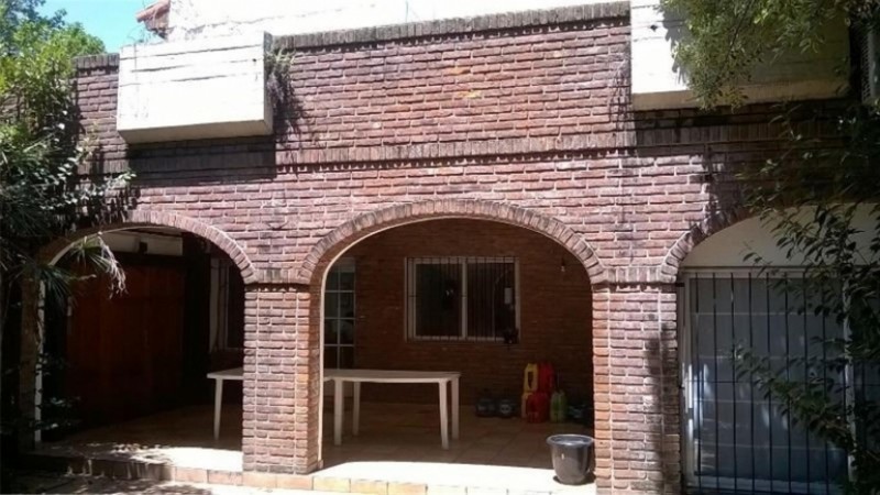 Chalet dos plantas céntrico - zona residencial- Apto todo destino ...