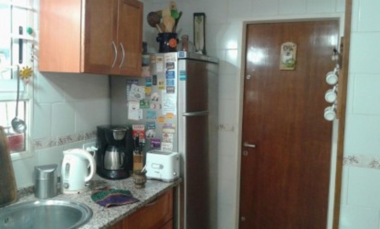 Amplia Casa en dos plantas!! Excelente ubicacion !!! Acepta menor valor en parte de pago