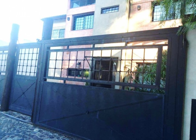 Munilla 2164 - Hermosa casa estilo industrial ! Acepta Permuta