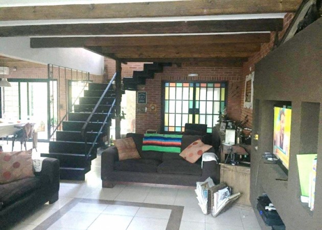 Munilla 2164 - Hermosa casa estilo industrial ! Acepta Permuta