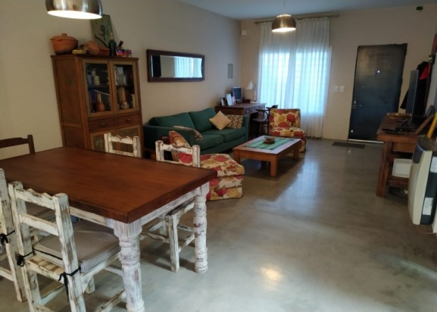 Alsina 260 - Casa minimalista en 1 planta - Parque Leloir