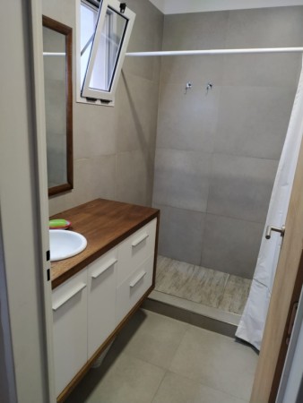 Alsina 260 - Casa minimalista en 1 planta - Parque Leloir