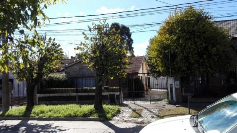 Castelar Norte ... Chalet en planta baja sobre 500 metros de terreno
