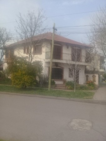 Chalet en 2 plantas Moron Sur Apto credito