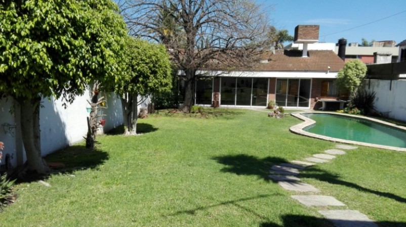 iMPECABLE CHALET 5 AMBIENTES EN DOS PLANTAS Lote de 10 x 48