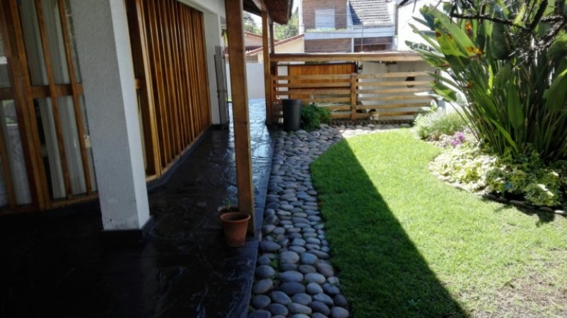 iMPECABLE CHALET 5 AMBIENTES EN DOS PLANTAS Lote de 10 x 48