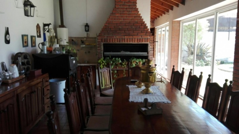 iMPECABLE CHALET 5 AMBIENTES EN DOS PLANTAS Lote de 10 x 48