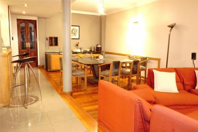 Chalet en Venta en Castelar - 5 ambientes! Permuta