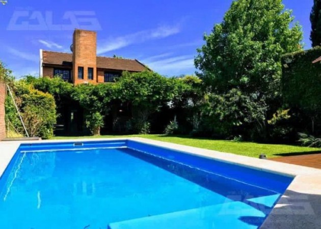 Chalet en Venta en Castelar Norte - 4 ambientes - Parque y Pileta!