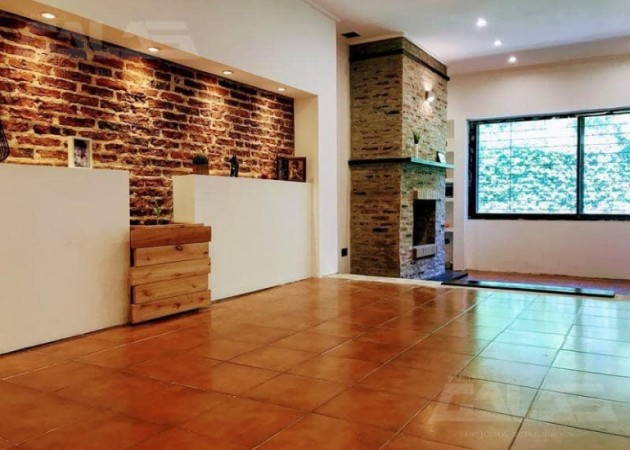 Chalet en Venta en Castelar Norte - 4 ambientes - Parque y Pileta!