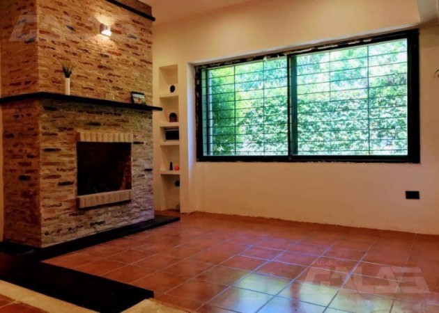 Chalet en Venta en Castelar Norte - 4 ambientes - Parque y Pileta!