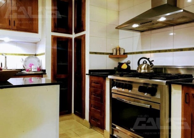 Chalet en Venta en Castelar Norte - 4 ambientes - Parque y Pileta!