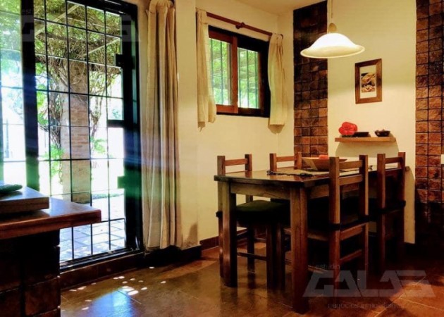 Chalet en Venta en Castelar Norte - 4 ambientes - Parque y Pileta!