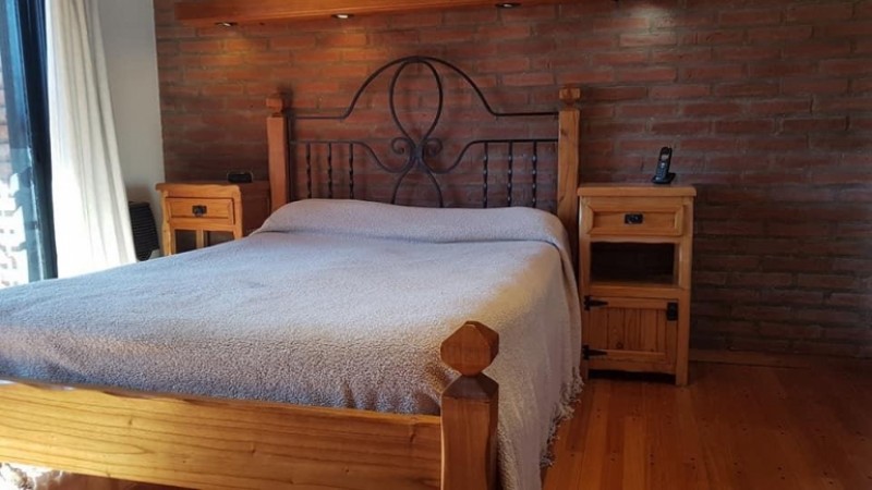 Chalet en Venta en Castelar Norte - 4 ambientes - Parque y Pileta!