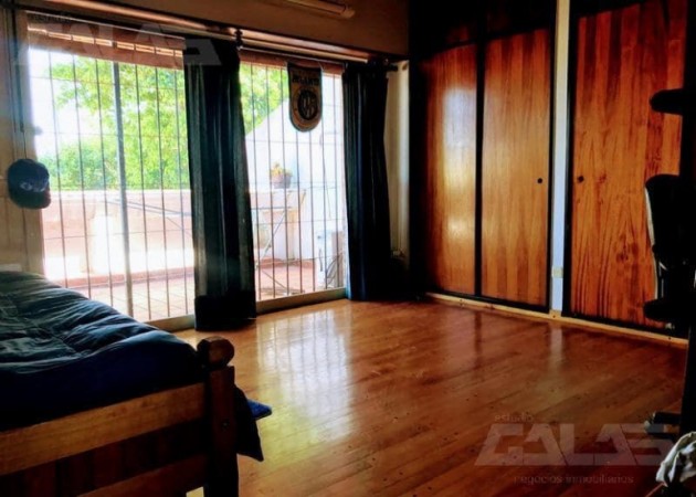 Chalet en Venta en Castelar Norte - 4 ambientes - Parque y Pileta!