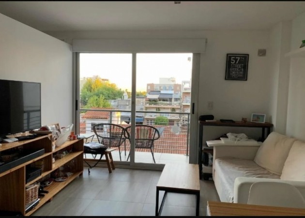 Amplio Departamento monoambiente dividido con terraza propia
