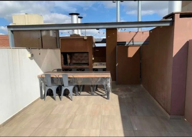 Amplio Departamento monoambiente dividido con terraza propia