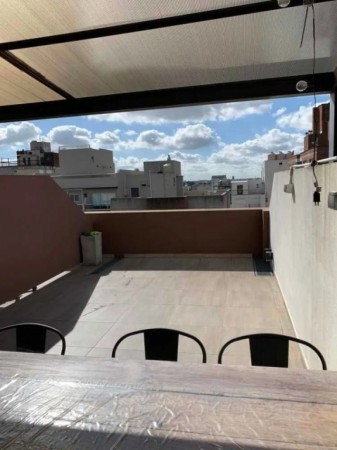 Amplio Departamento monoambiente dividido con terraza propia