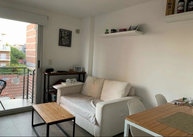 Amplio Departamento monoambiente dividido con terraza propia