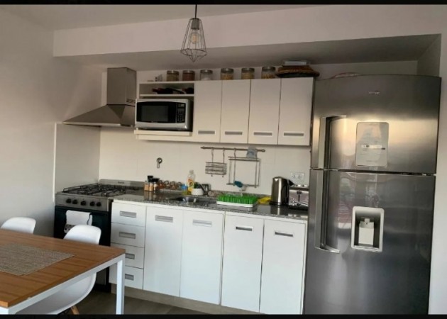 Amplio Departamento monoambiente dividido con terraza propia