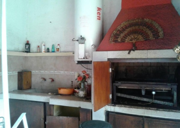 Casa 5 ambientes con fondo y pileta