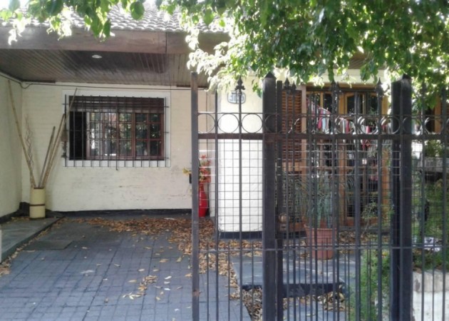 Casa 5 ambientes con fondo y pileta