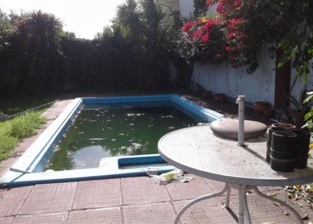 Casa 5 ambientes con fondo y pileta