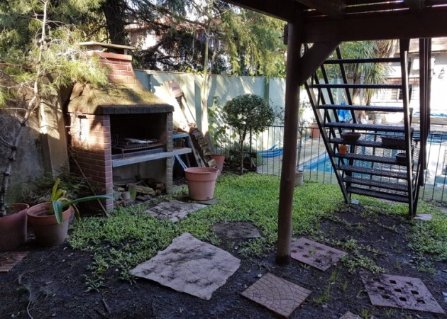 Exclusiva Ubicacion ! Chalet en planta baja Apto todo destino Permuta por menor valor ...