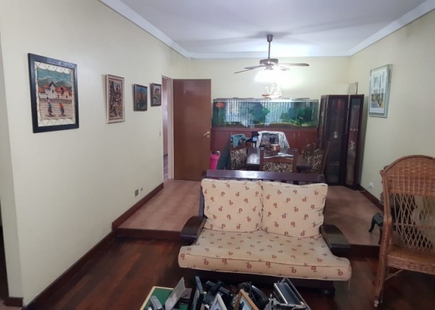 Exclusiva Ubicacion ! Chalet en planta baja Apto todo destino Permuta por menor valor ...