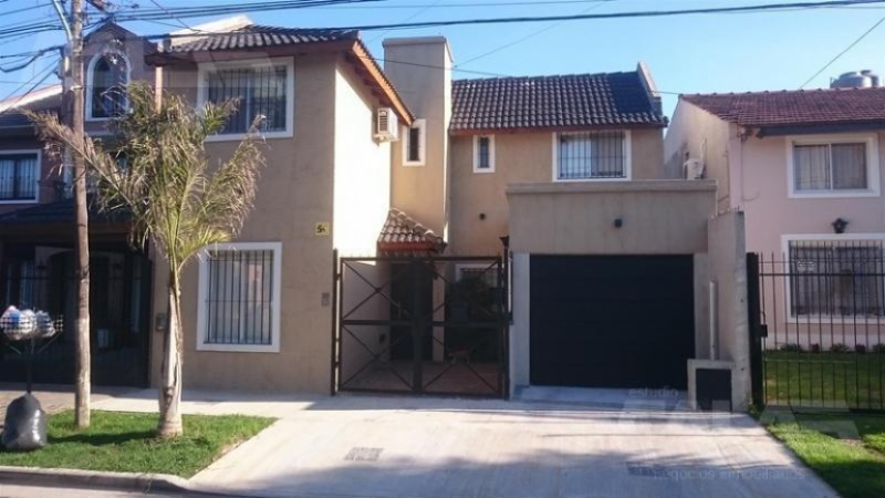 Castelar Norte Impecable Chalet 4 ambientes Acepta Permutas !