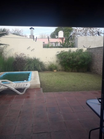 Castelar Norte Impecable Chalet 4 ambientes Acepta Permutas !