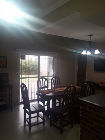 Castelar Norte Impecable Chalet 4 ambientes Acepta Permutas !