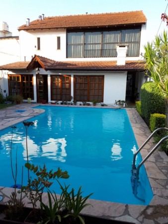 Hermoso Chalet 5 ambientes ! Toma Propiedad en parte de pago