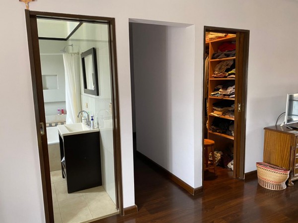 Oportunidad !! Chalet en Venta en Castelar - 5 ambientes! Nuevo valor!!
