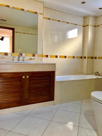 Avellaneda y Montes de Oca - Hermoso Piso de 5 ambientes Categoria ! Castelar Centro!
