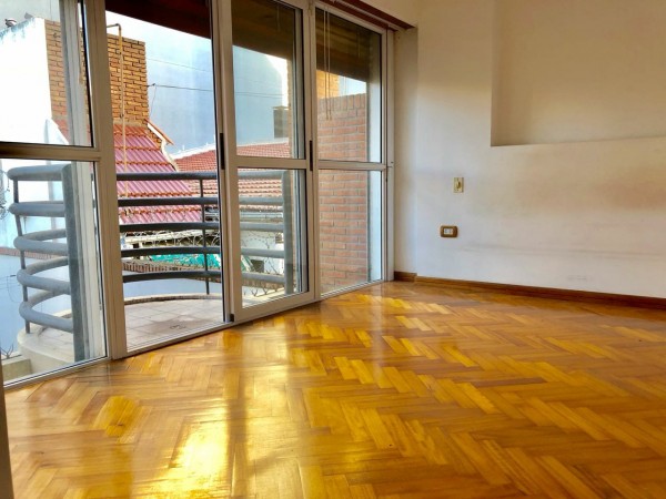 Avellaneda y Montes de Oca - Hermoso Piso de 5 ambientes Categoria ! Castelar Centro!