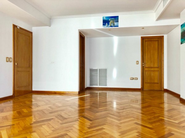 Avellaneda y Montes de Oca - Hermoso Piso de 5 ambientes Categoria ! Castelar Centro!