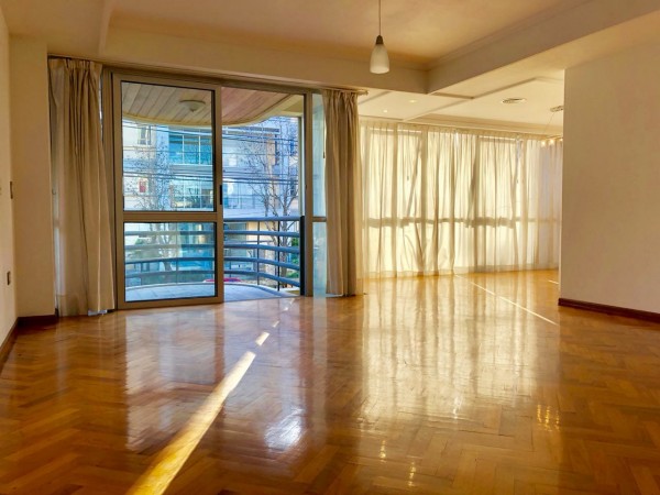 Avellaneda y Montes de Oca - Hermoso Piso de 5 ambientes Categoria ! Castelar Centro!
