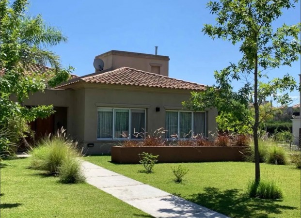 Casa con vista al lago en Barrio Santa Catalina, Tigre!