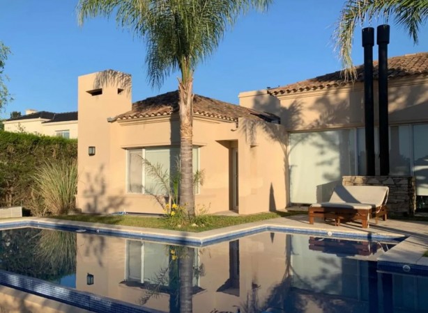 Casa con vista al lago en Barrio Santa Catalina, Tigre!