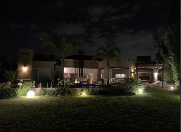 Casa con vista al lago en Barrio Santa Catalina, Tigre!