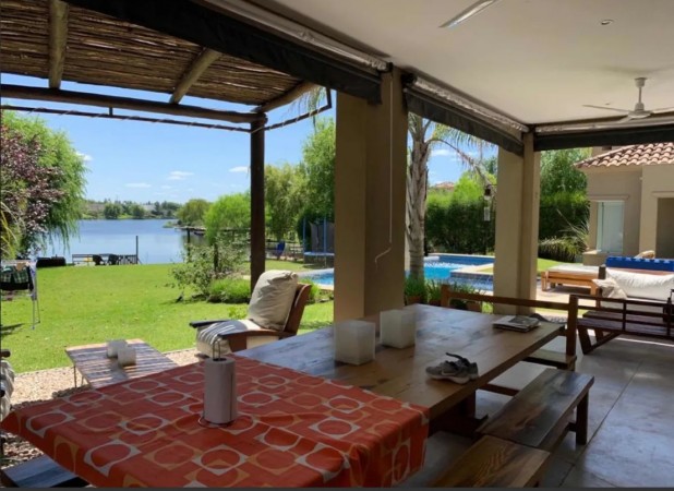 Casa con vista al lago en Barrio Santa Catalina, Tigre!