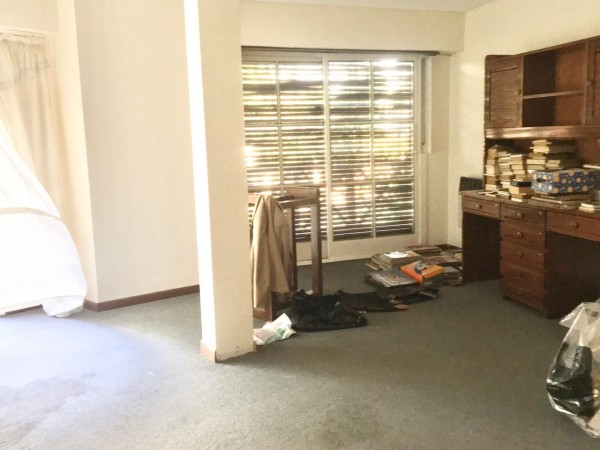 Increible casa de diseño con mucho parque y pileta !!! Castelar Norte Acepta permuta en menor valor !!!