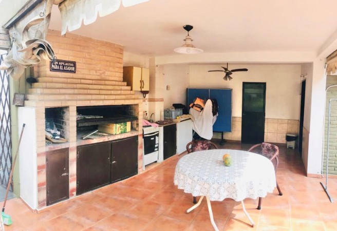 Casa en Castelar Norte en Excelente Zona!!