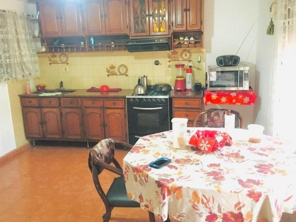 Casa en Castelar Norte en Excelente Zona!!