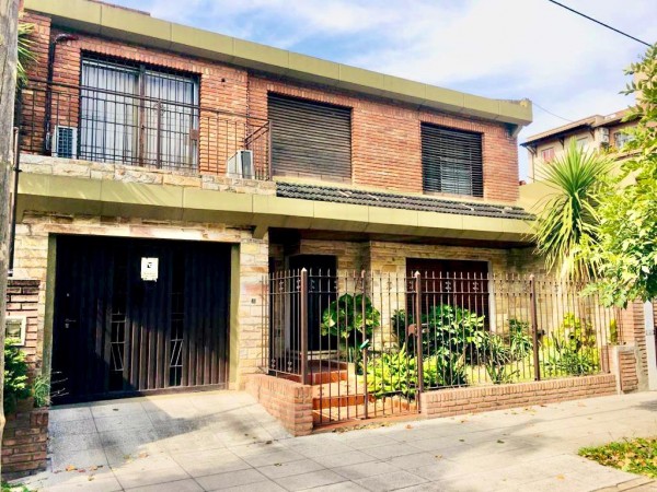 Casa en Castelar Norte en Excelente Zona!!