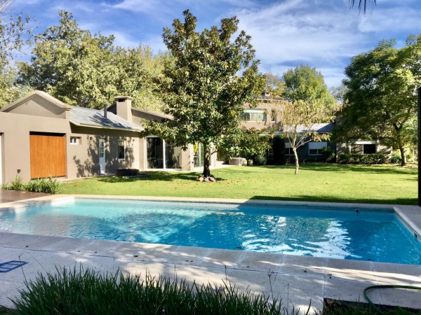 Casa en venta en Country Los Pinguinos - 6 ambientes